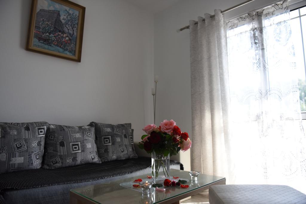 Apartments Cota Guesthouse Улцинь Екстер'єр фото