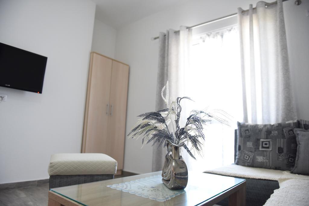 Apartments Cota Guesthouse Улцинь Екстер'єр фото