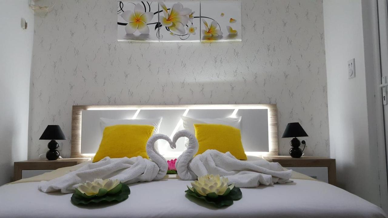 Apartments Cota Guesthouse Улцинь Екстер'єр фото