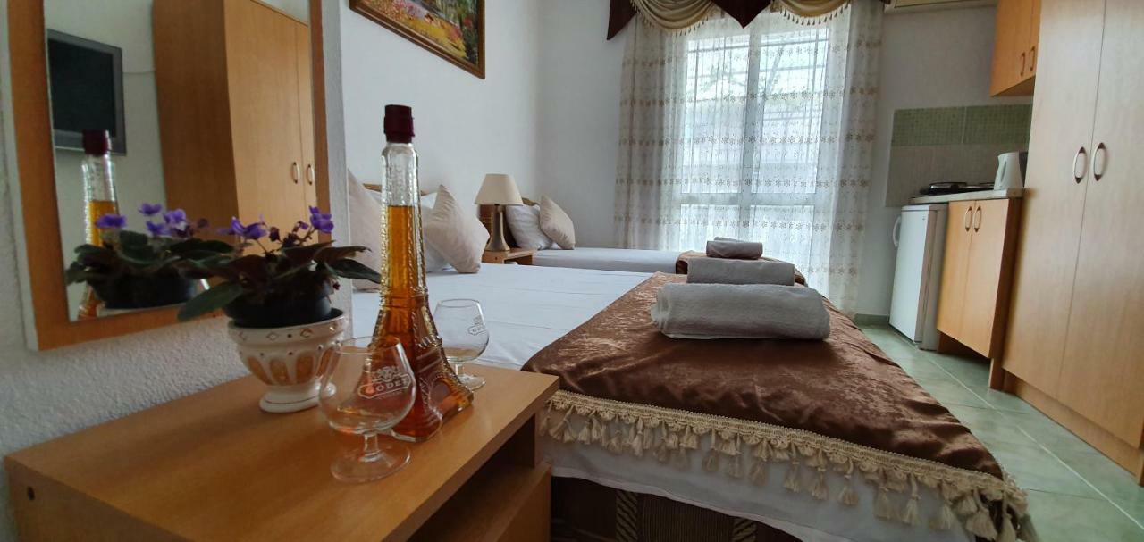 Apartments Cota Guesthouse Улцинь Екстер'єр фото